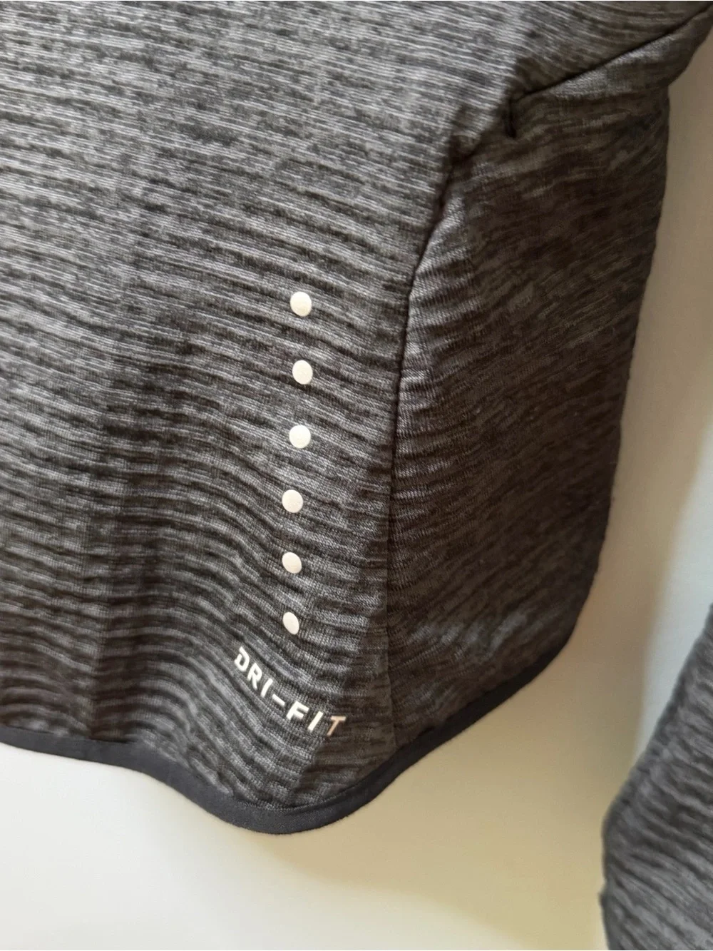 Nike Therma-FIT Sphere Element 1/2-Zip Long Sleeve Pullover. Small